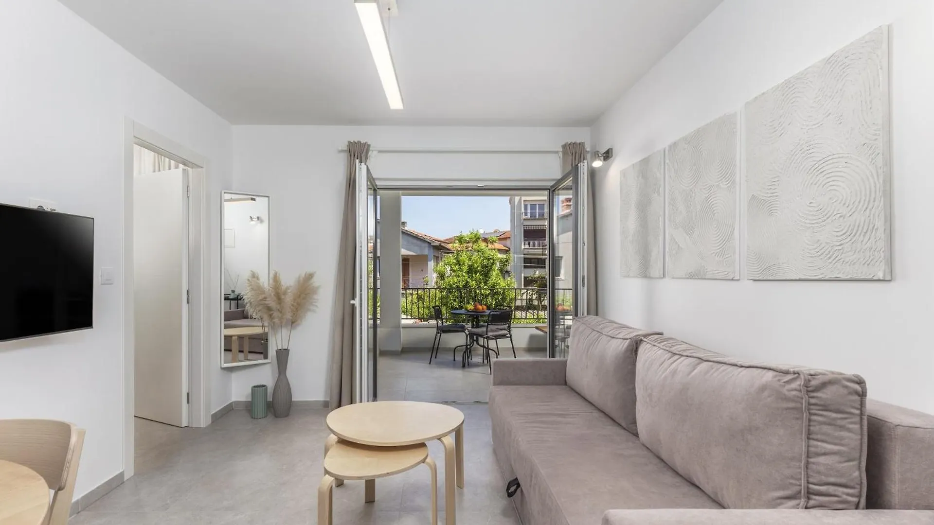 Apartments White And Green Malinska Croatia