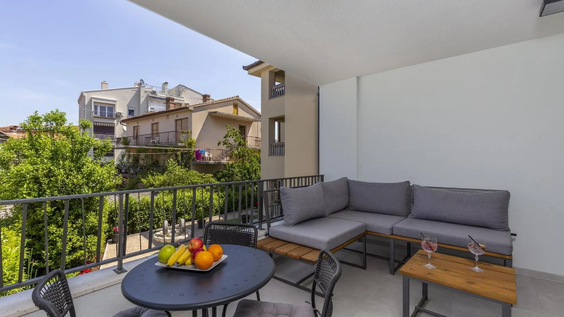 Apartments White And Green Malinska